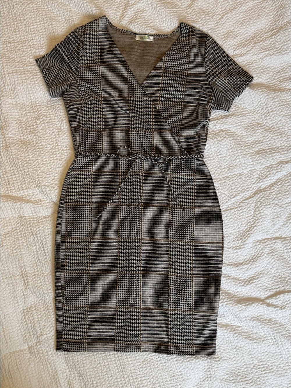 Classic Houndstooth Plaid Faux Wrap-Front Short Sleeve Dress in Black & Cream